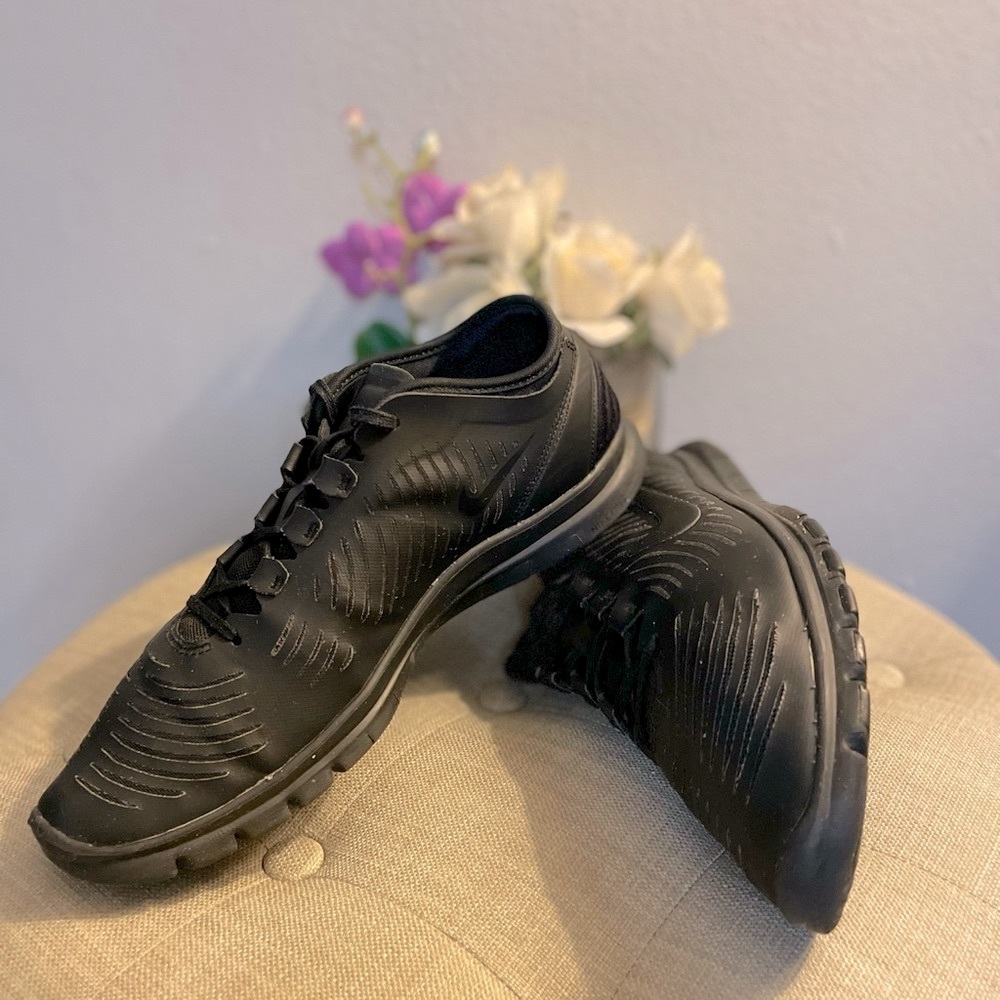 Nike Training Sneakers - Size 8.5 - Picture 10 of 12